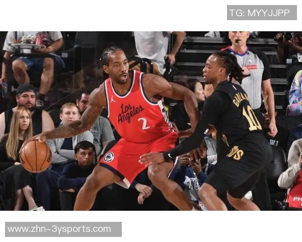 攻防兼备!伦纳德本赛季场均得分28分排名联盟第八并且场均2次抢断位列联盟第二